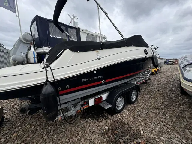 Bayliner VR5 Cuddy