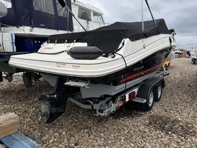 Bayliner VR5 Cuddy