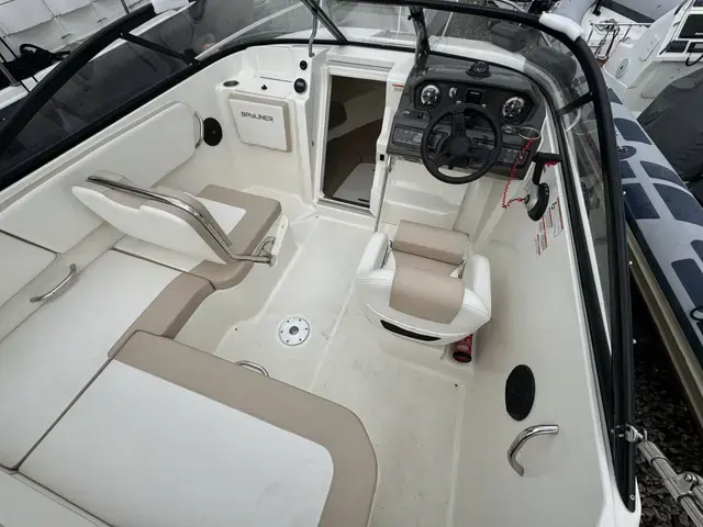 Bayliner VR5 Cuddy