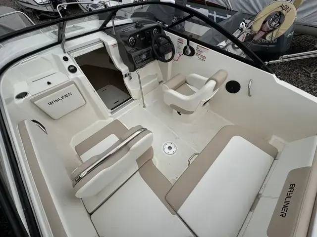 Bayliner VR5 Cuddy