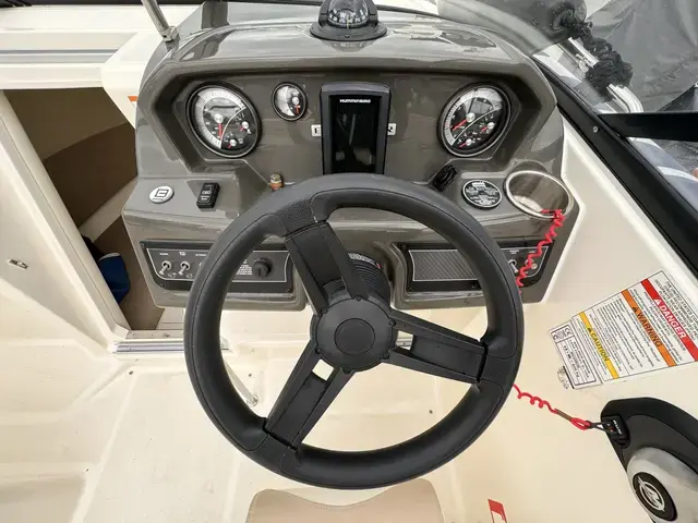 Bayliner VR5 Cuddy