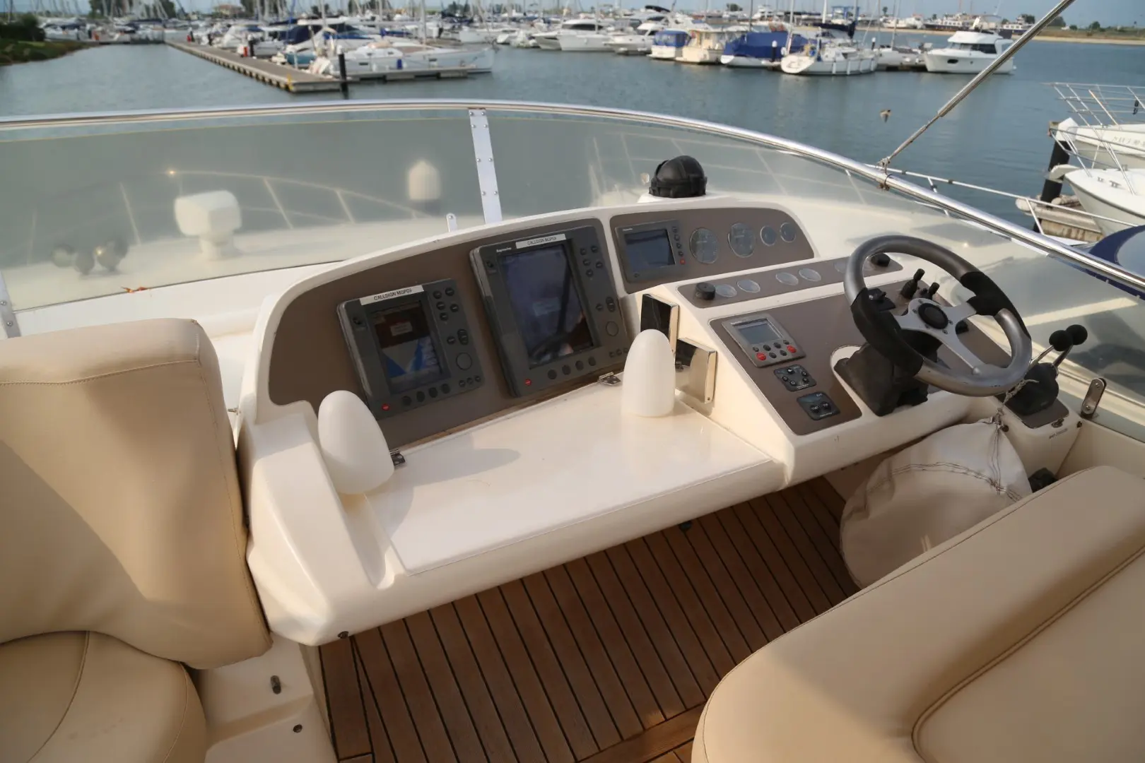 2005 Sealine t52