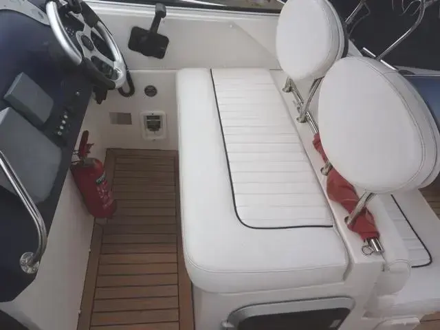 Sealine S25