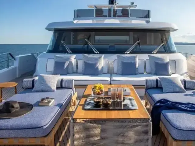 Custom Line Navetta 30