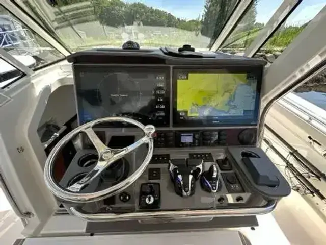 Pursuit S 428 Sport