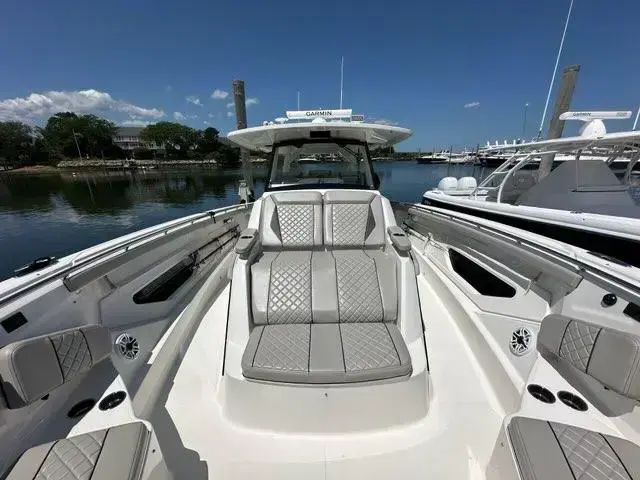 Pursuit S 428 Sport