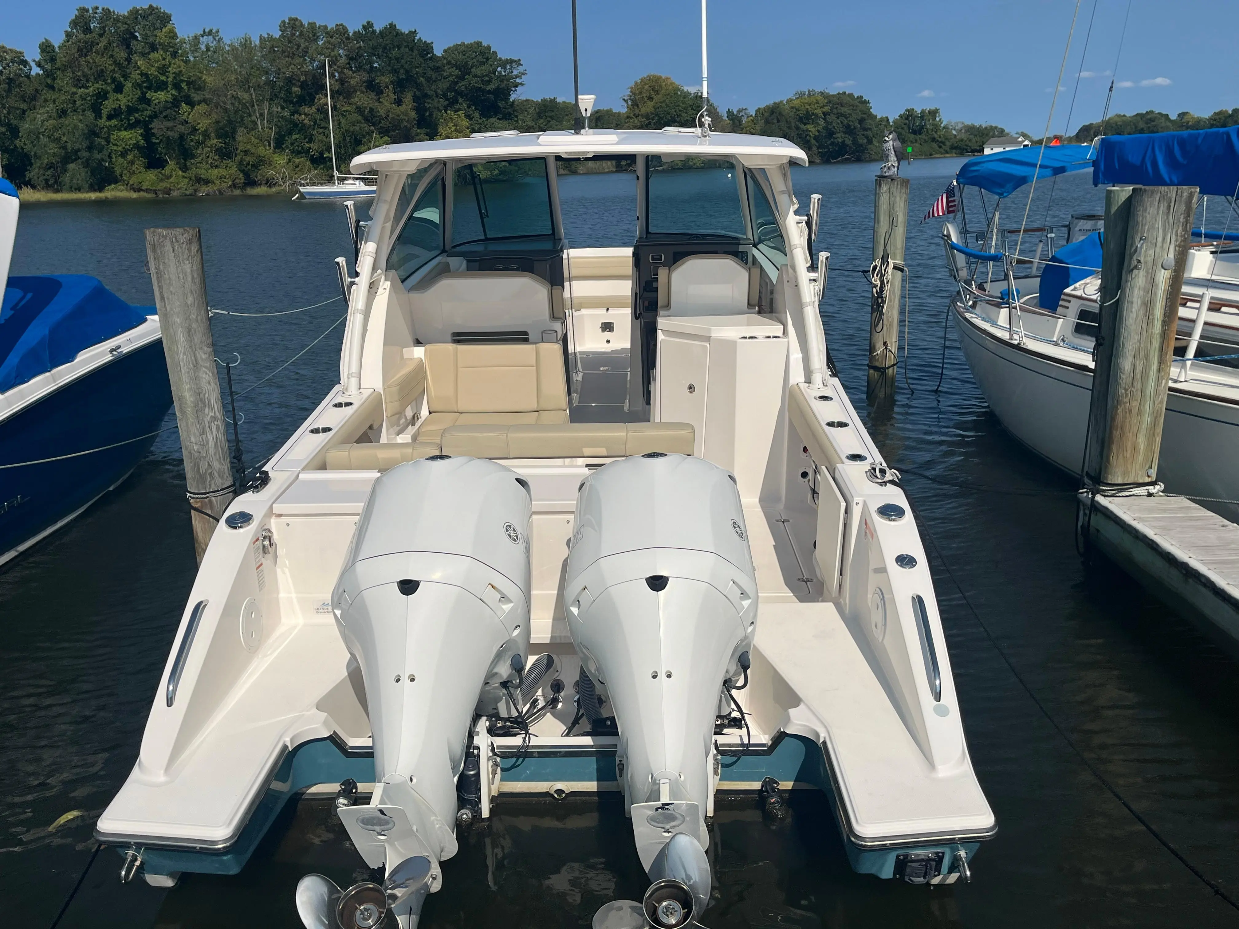 2018 Pursuit 295 dual console