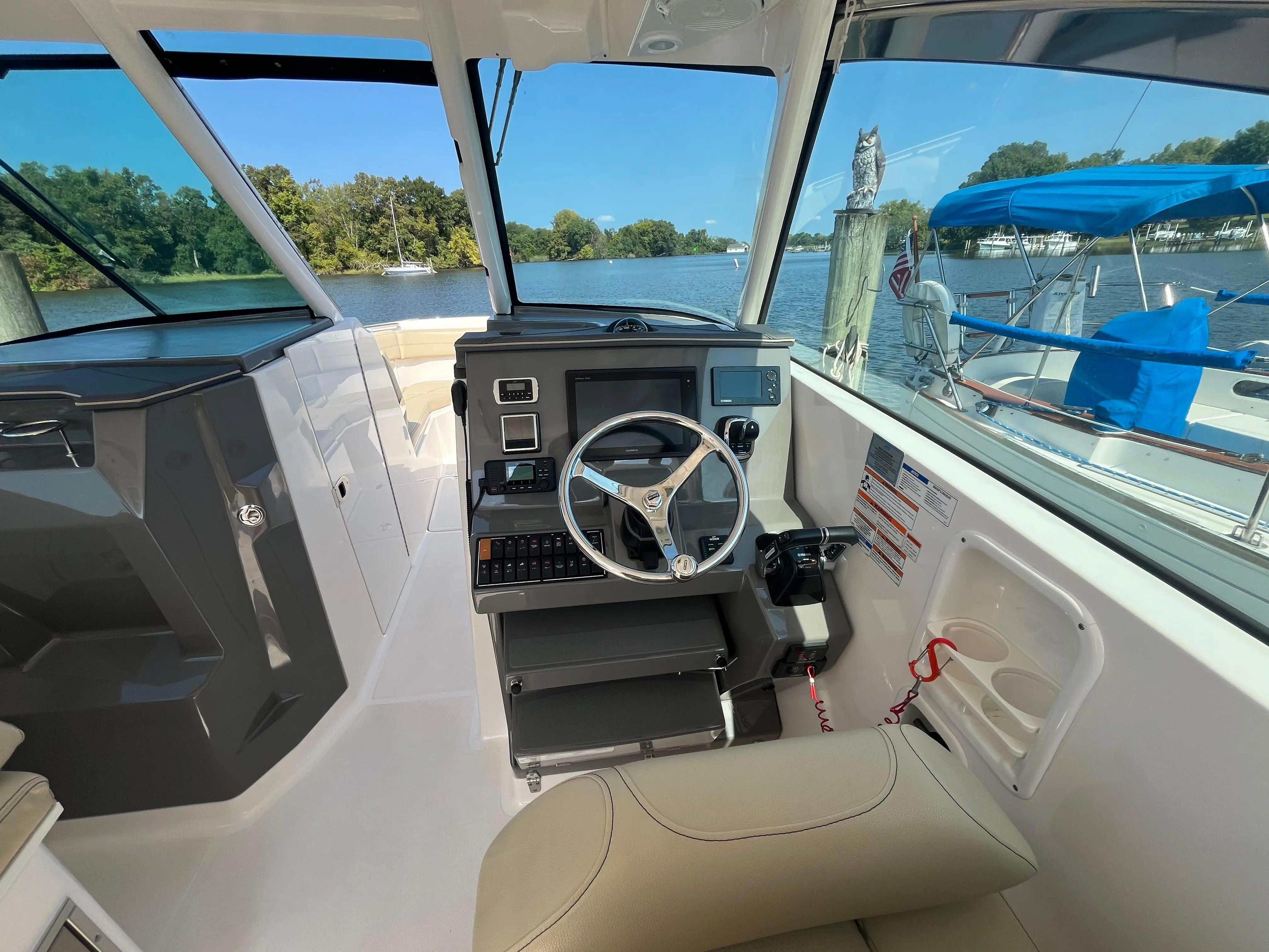 2018 Pursuit 295 dual console