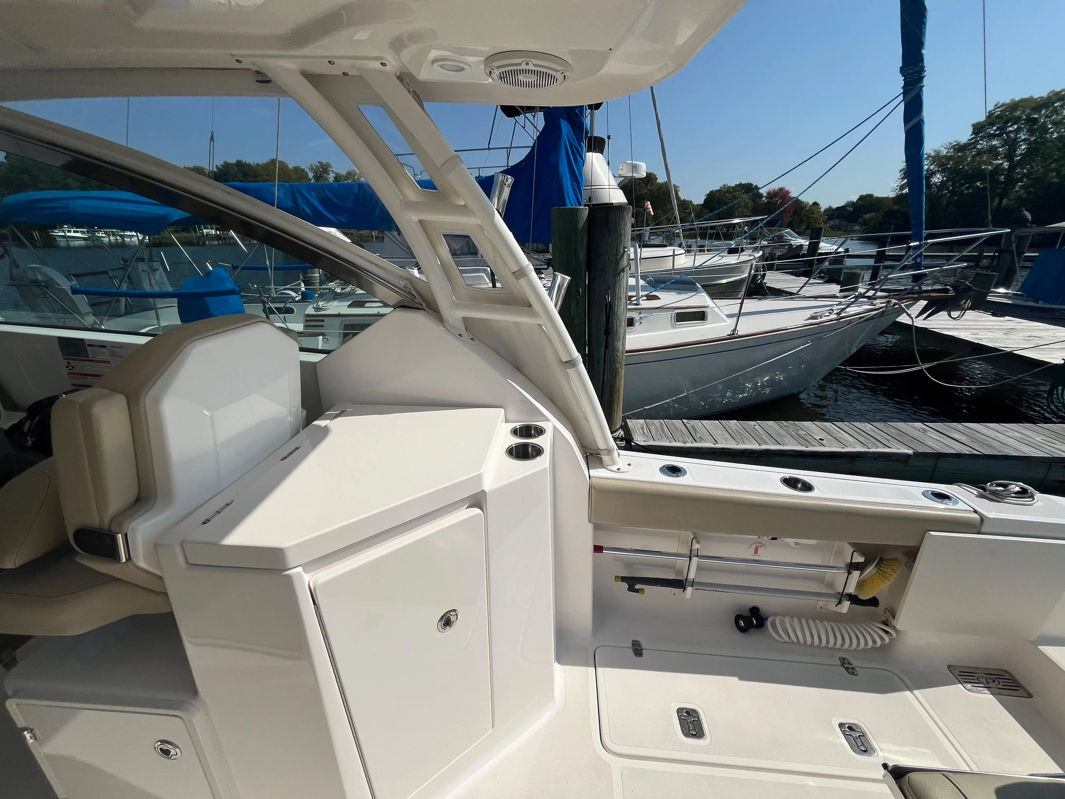 2018 Pursuit 295 dual console