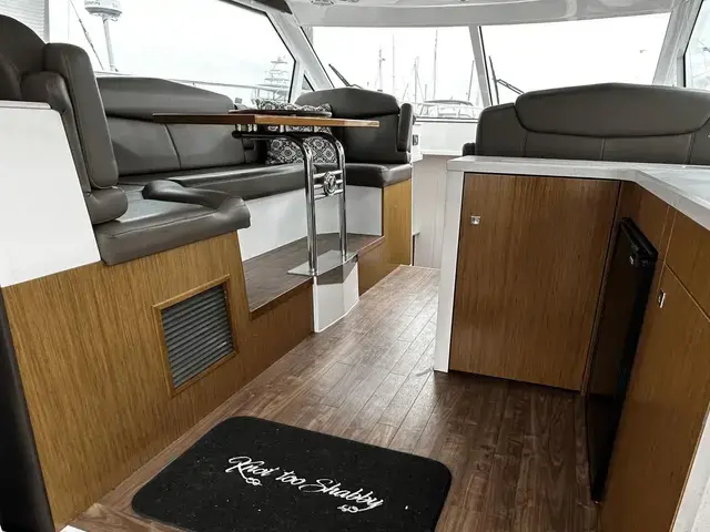 Cruisers Yachts 41 cantius