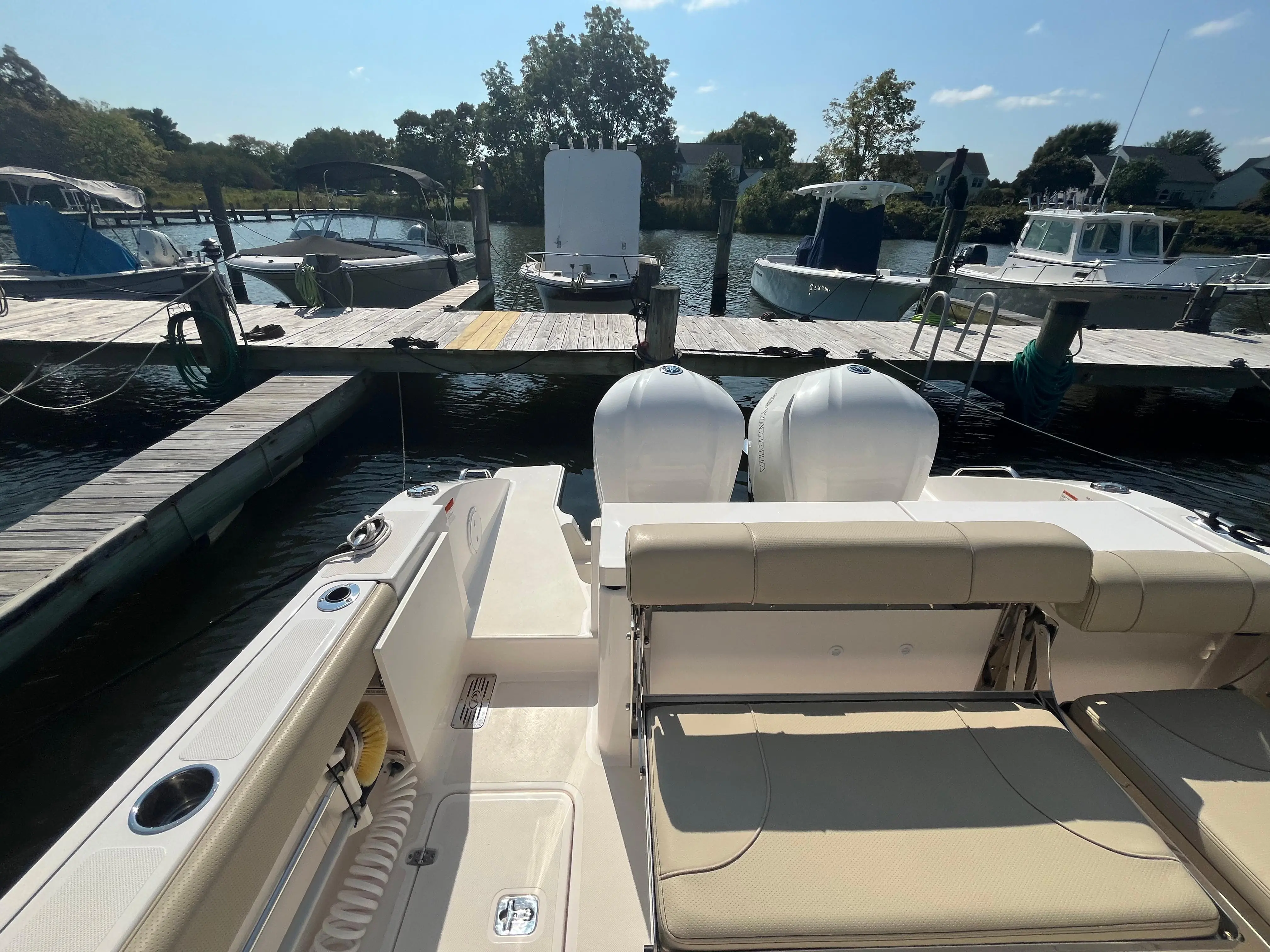 2018 Pursuit 295 dual console