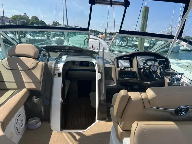 Cruisers Yachts 350 Express