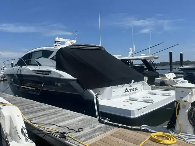 Cruisers Yachts 46 Cantius