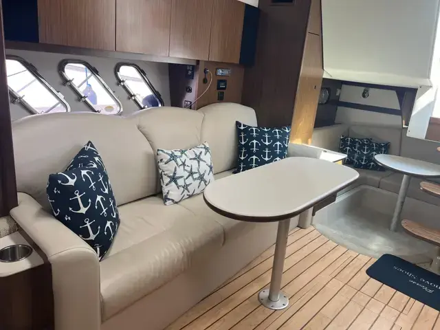 Cruisers Yachts 350 Express