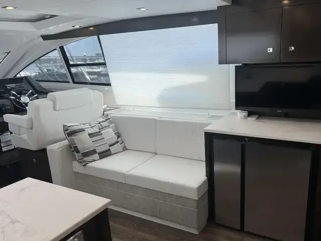 Cruisers Yachts 46 Cantius