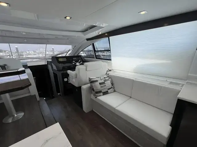 Cruisers Yachts 46 Cantius