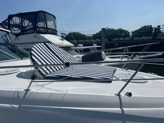 Cruisers Yachts 350 Express