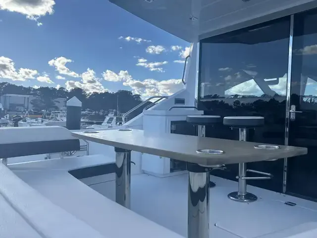 Cruisers Yachts 54 Cantius Fly