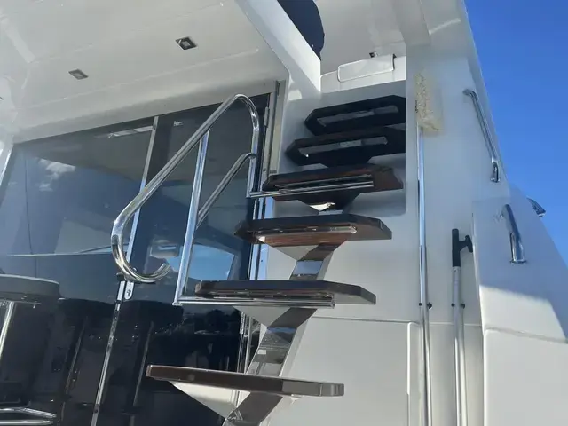 Cruisers Yachts 54 Cantius Fly