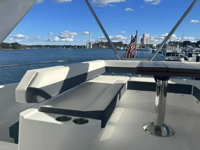 Cruisers Yachts 54 Cantius Fly