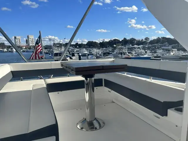 Cruisers Yachts 54 Cantius Fly