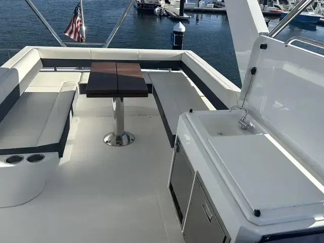 Cruisers Yachts 54 Cantius Fly