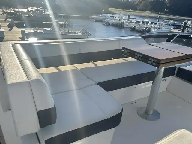 Cruisers Yachts 54 Cantius Fly