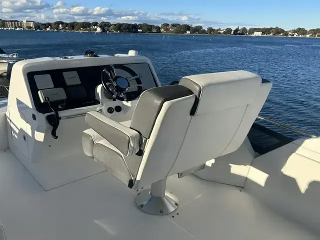 Cruisers Yachts 54 Cantius Fly