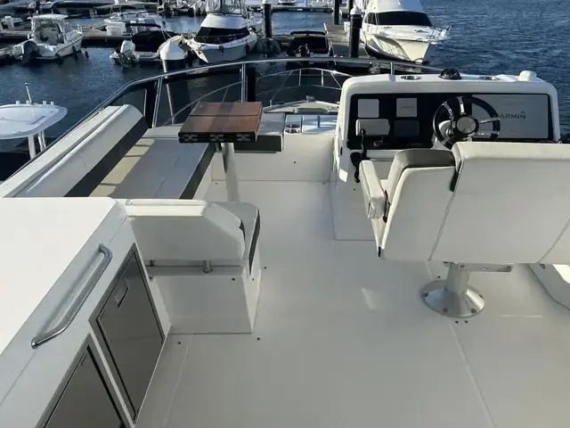 Cruisers Yachts 54 Cantius Fly