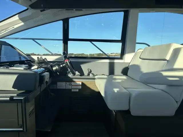 Cruisers Yachts 54 Cantius Fly