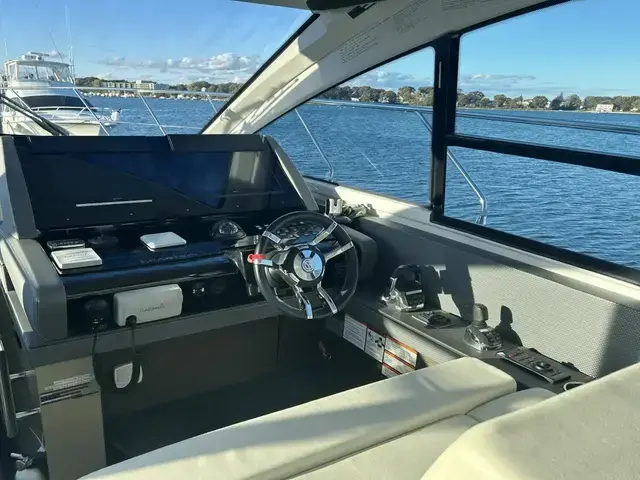 Cruisers Yachts 54 Cantius Fly