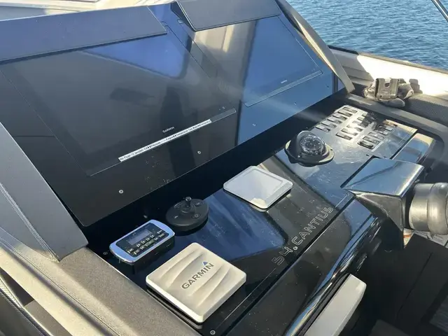 Cruisers Yachts 54 Cantius Fly