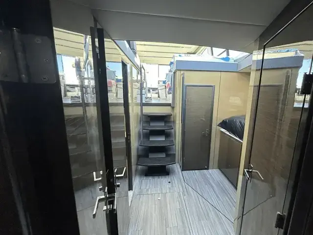 Cruisers Yachts 54 Cantius Fly