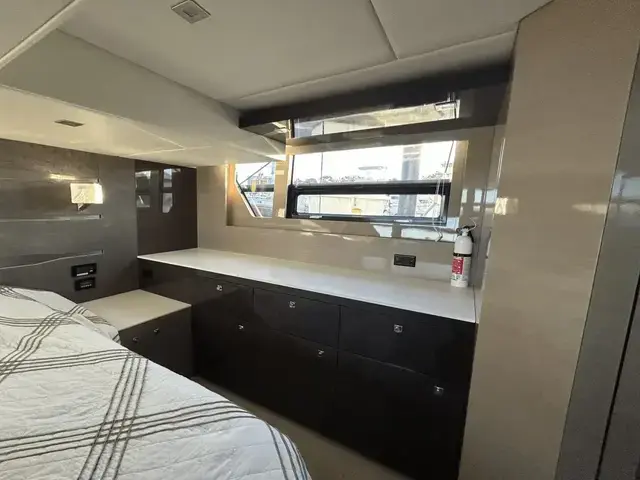 Cruisers Yachts 54 Cantius Fly