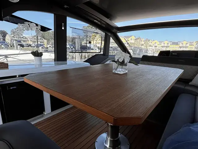 Galeon 425 HTS