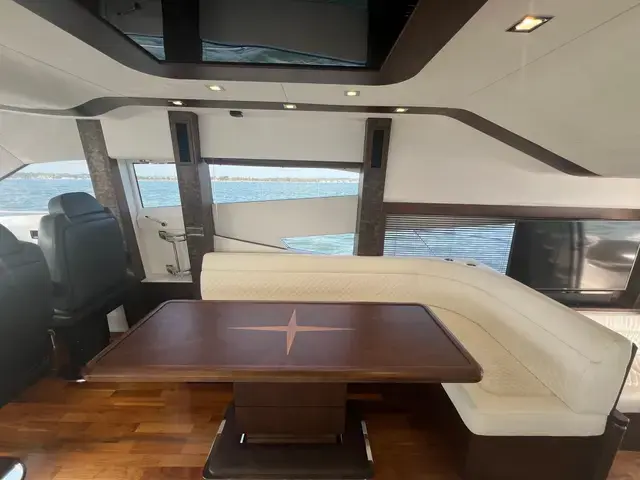 Galeon 660 Fly