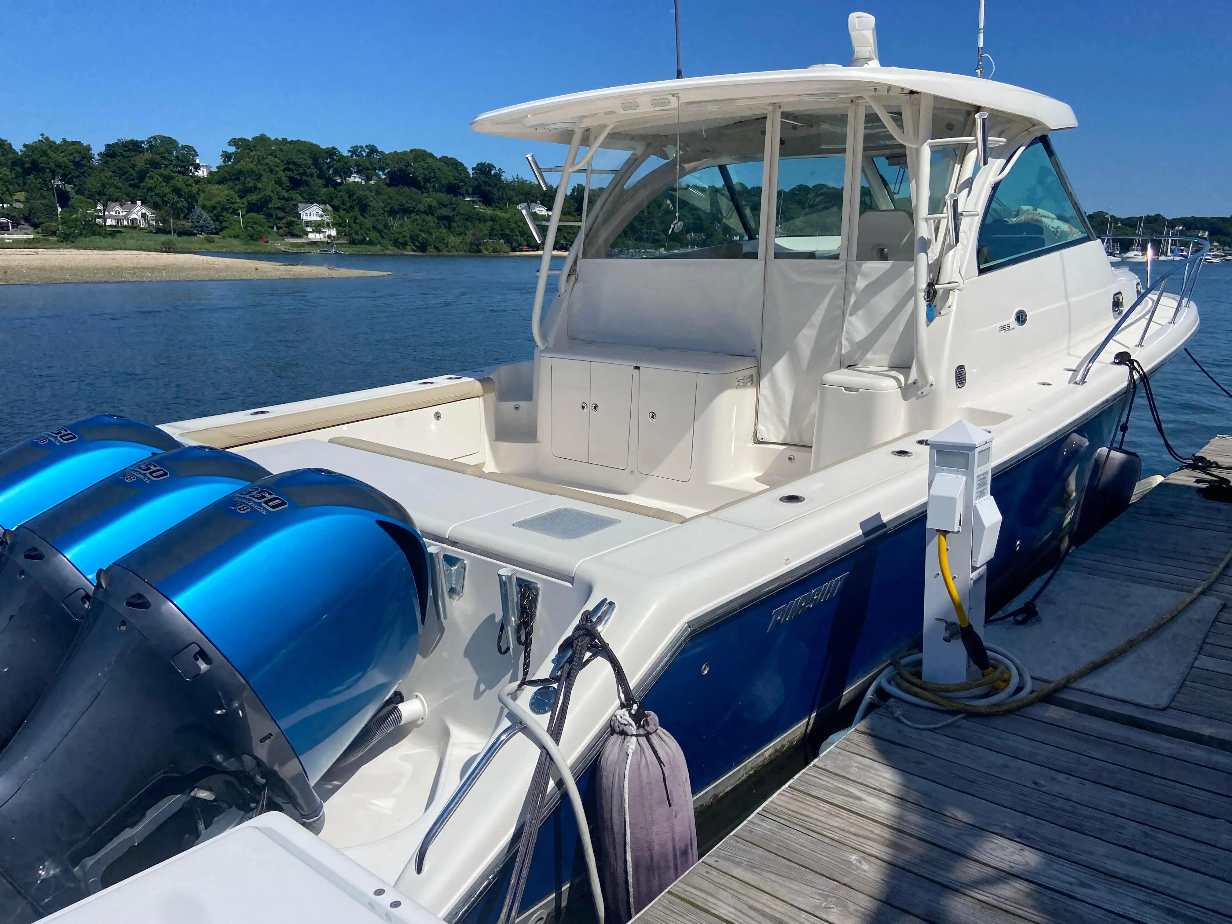 2016 Pursuit 385 offshore