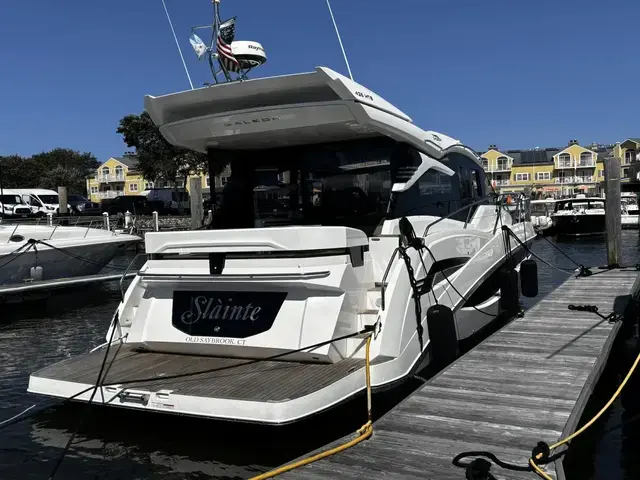 Galeon 425 HTS