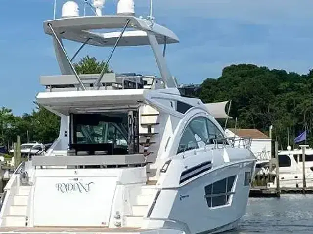 Cruisers Yachts 60 Fly