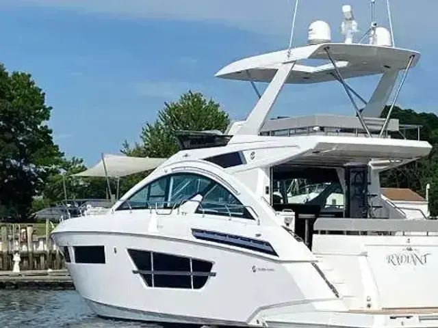 Cruisers Yachts 60 Fly