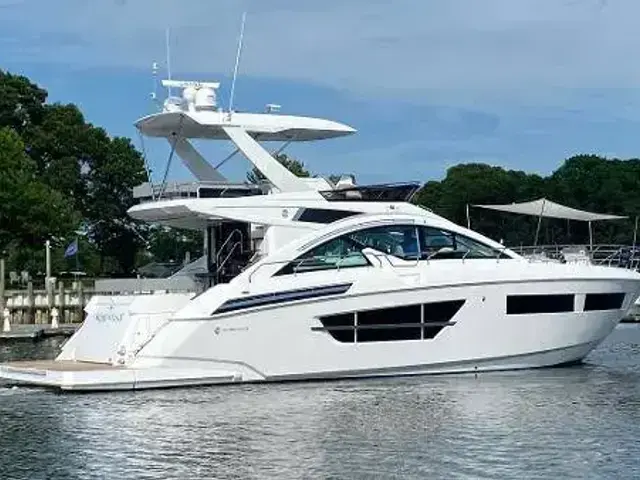 Cruisers Yachts 60 Fly