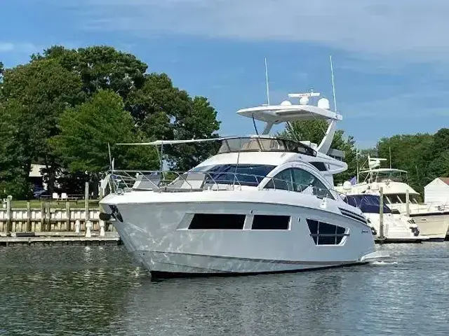 Cruisers Yachts 60 Fly