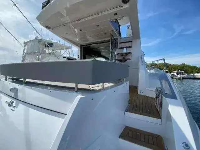 Cruisers Yachts 60 Fly