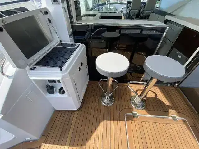 Cruisers Yachts 60 Fly