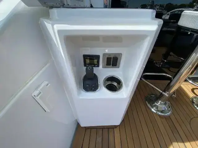 Cruisers Yachts 60 Fly