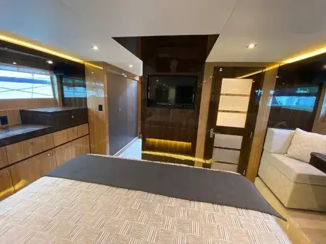 Cruisers Yachts 60 Fly