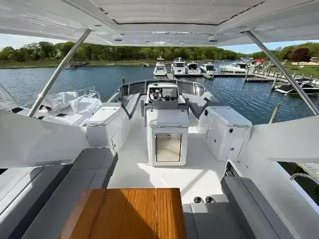 Cruisers Yachts 60 Fly