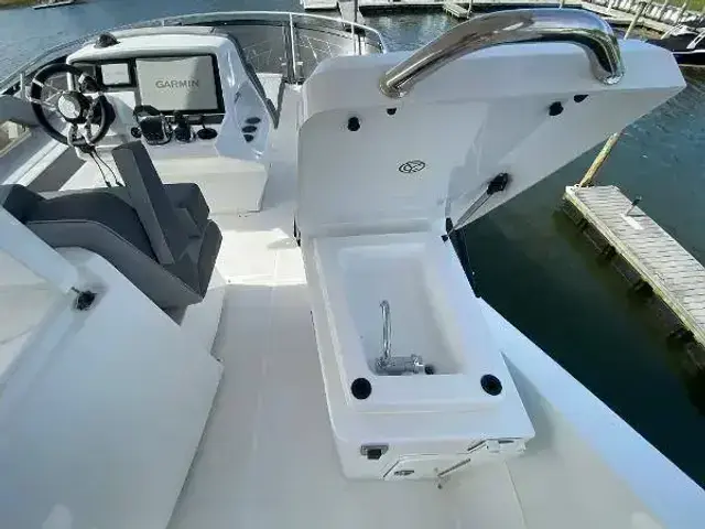 Cruisers Yachts 60 Fly