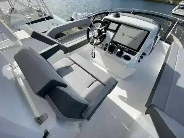 Cruisers Yachts 60 Fly