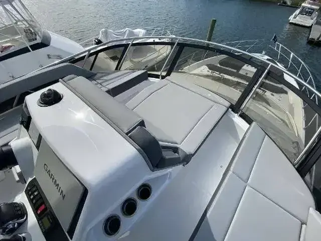 Cruisers Yachts 60 Fly